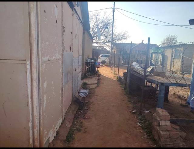1 BEDROOM HOUSE FOR SALE IN ETWATWA